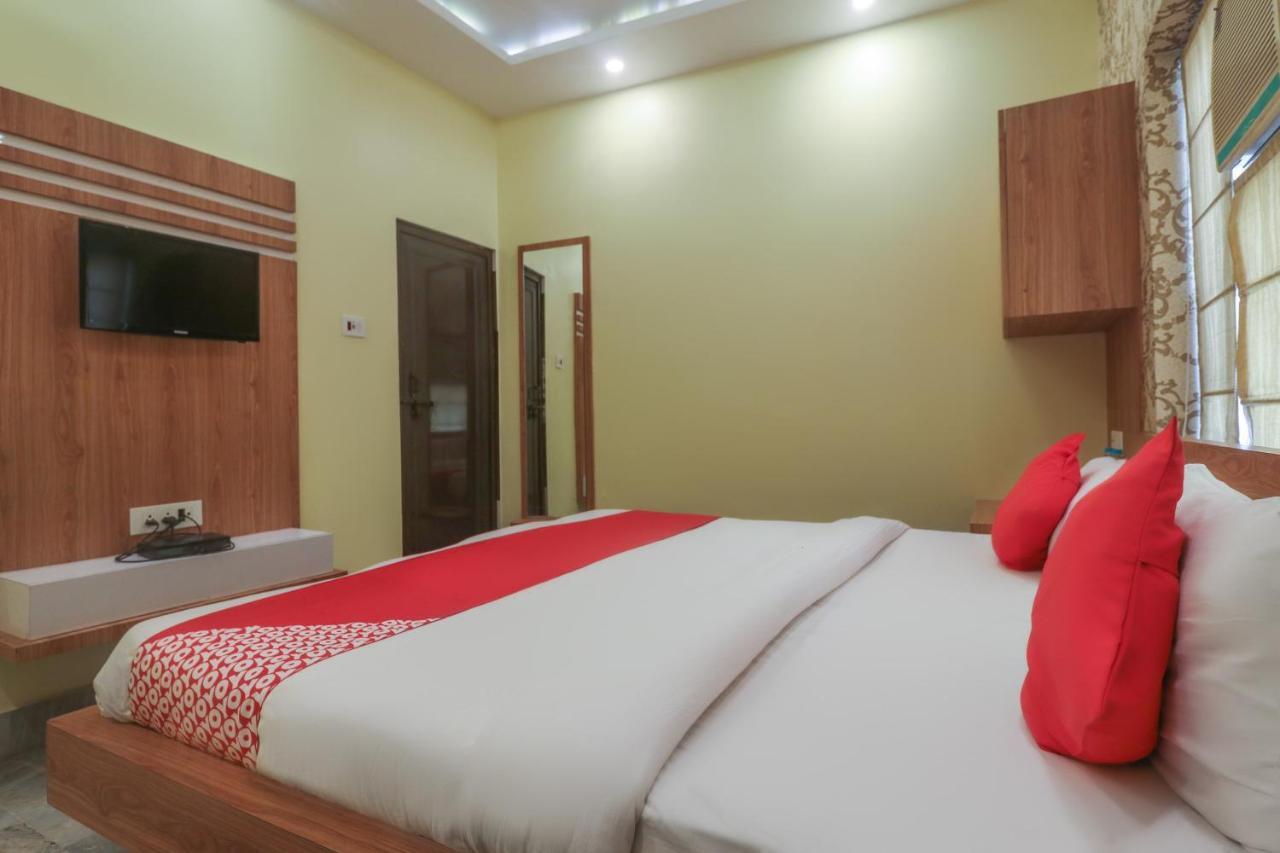Oyo 60651 Hotel Arya Varanasi Bagian luar foto