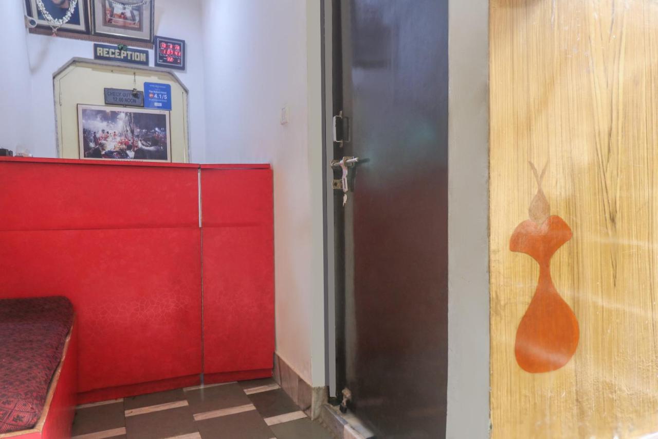 Oyo 60651 Hotel Arya Varanasi Bagian luar foto