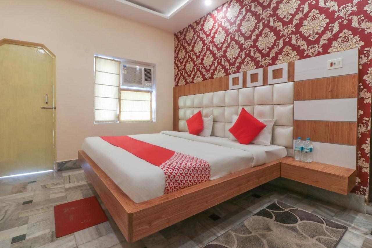 Oyo 60651 Hotel Arya Varanasi Bagian luar foto