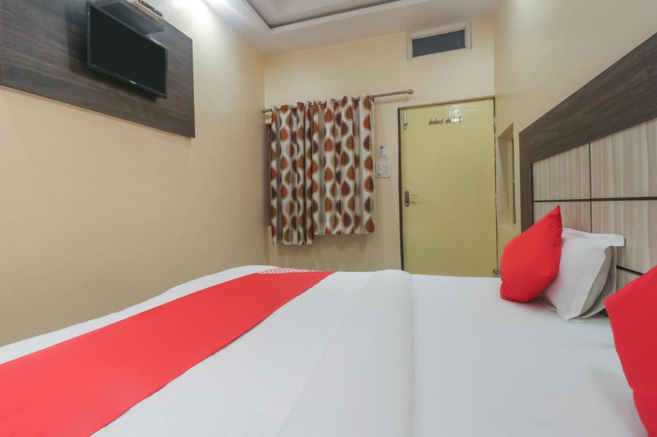 Oyo 60651 Hotel Arya Varanasi Bagian luar foto