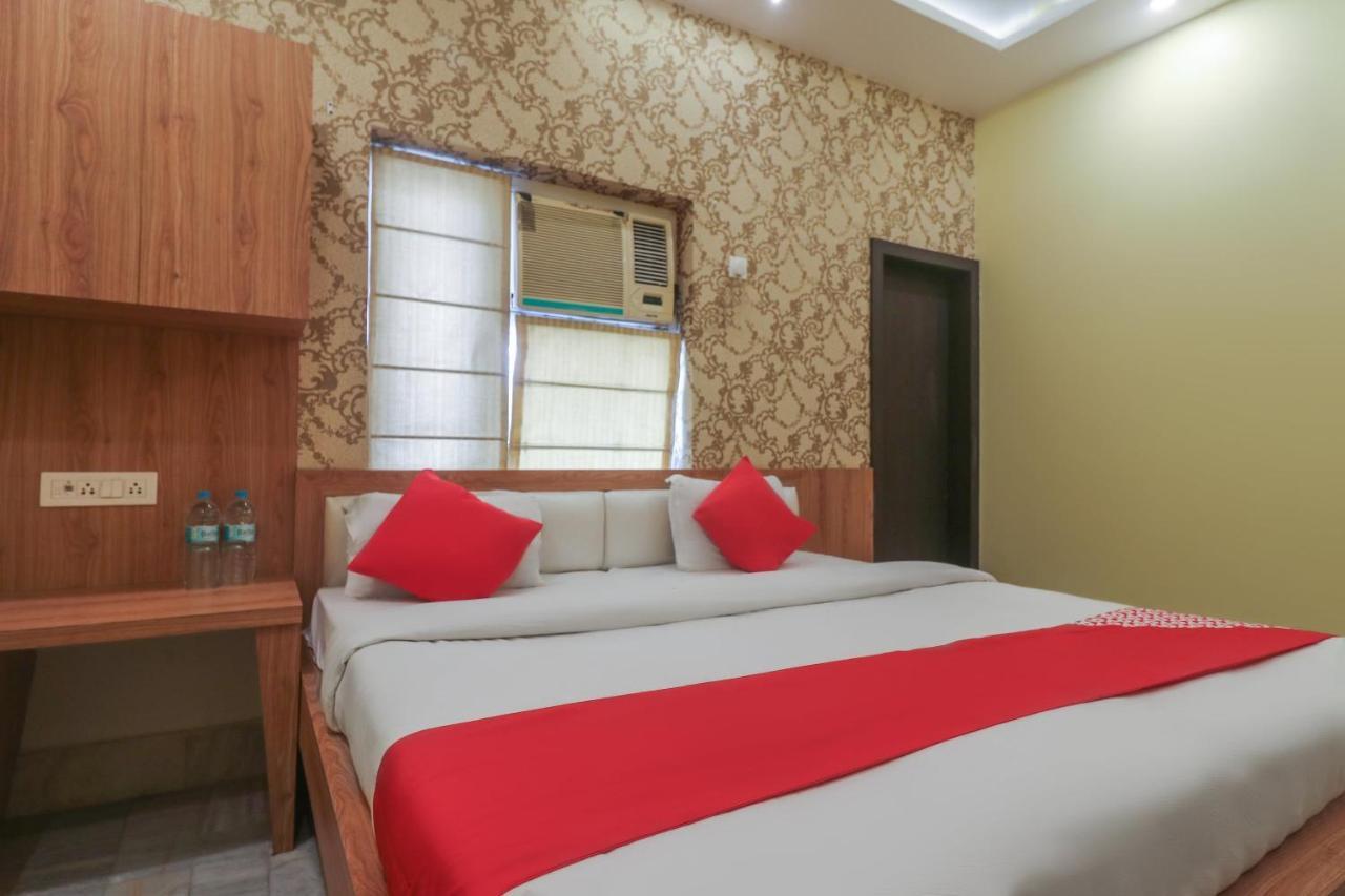 Oyo 60651 Hotel Arya Varanasi Bagian luar foto