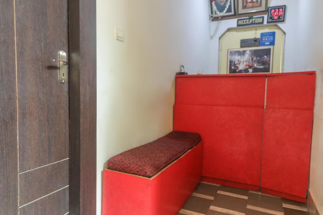 Oyo 60651 Hotel Arya Varanasi Bagian luar foto